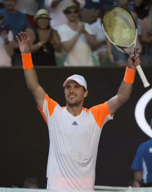 使得他更加 使得他更加